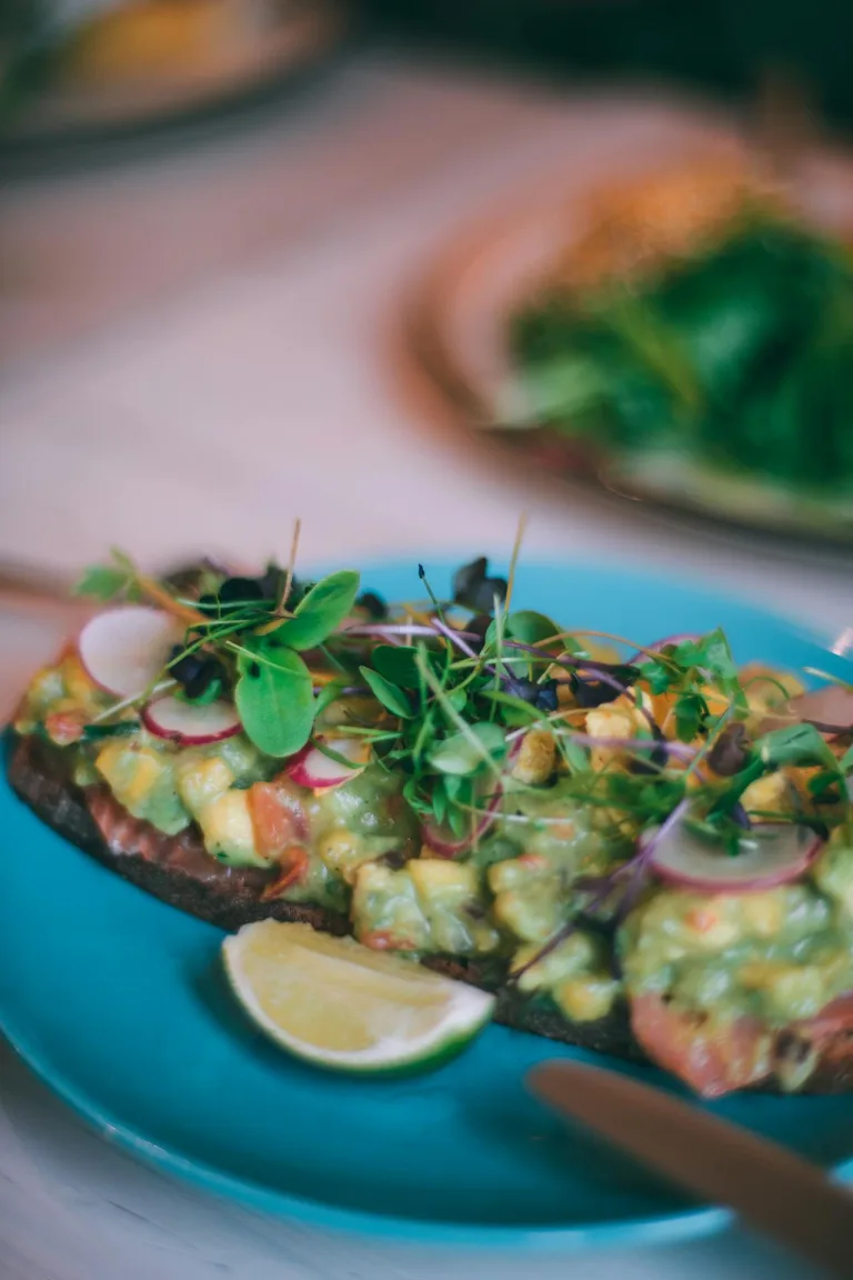 how to eat microgreens