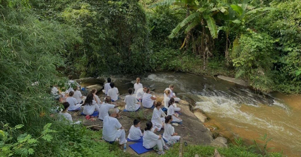 Pa Pae Meditation Retreat Review What to Expect Chiang Mai, Thailand review a meditation next to the river