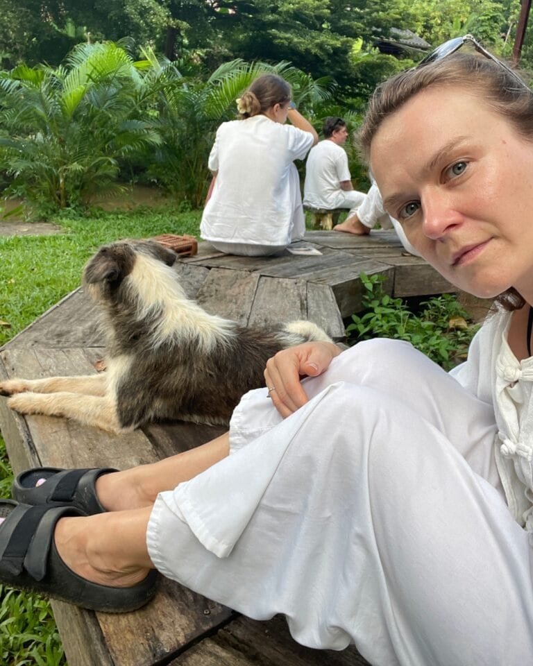 pa-pae-meditation-retreat white uniform