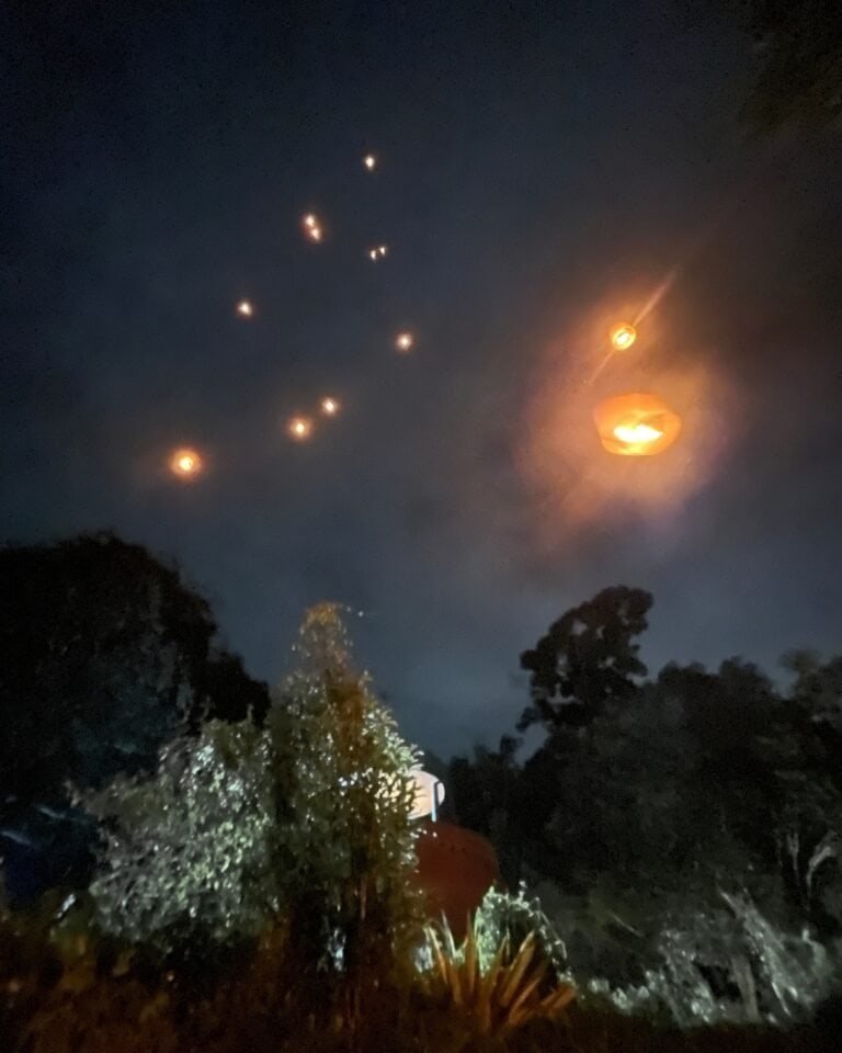 pa-pae-retreat-lanterns in the evening