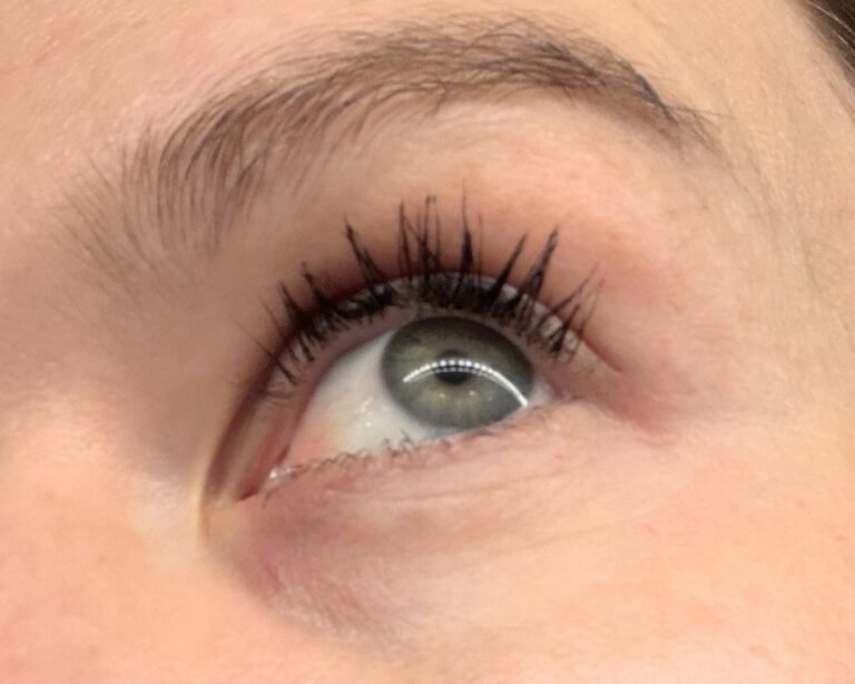L’Oreal Paris Voluminous Noir Balm Volumizing Mascara applied on my eyelashes