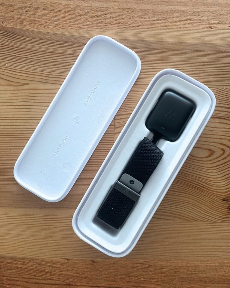 whoop 5 in the white box