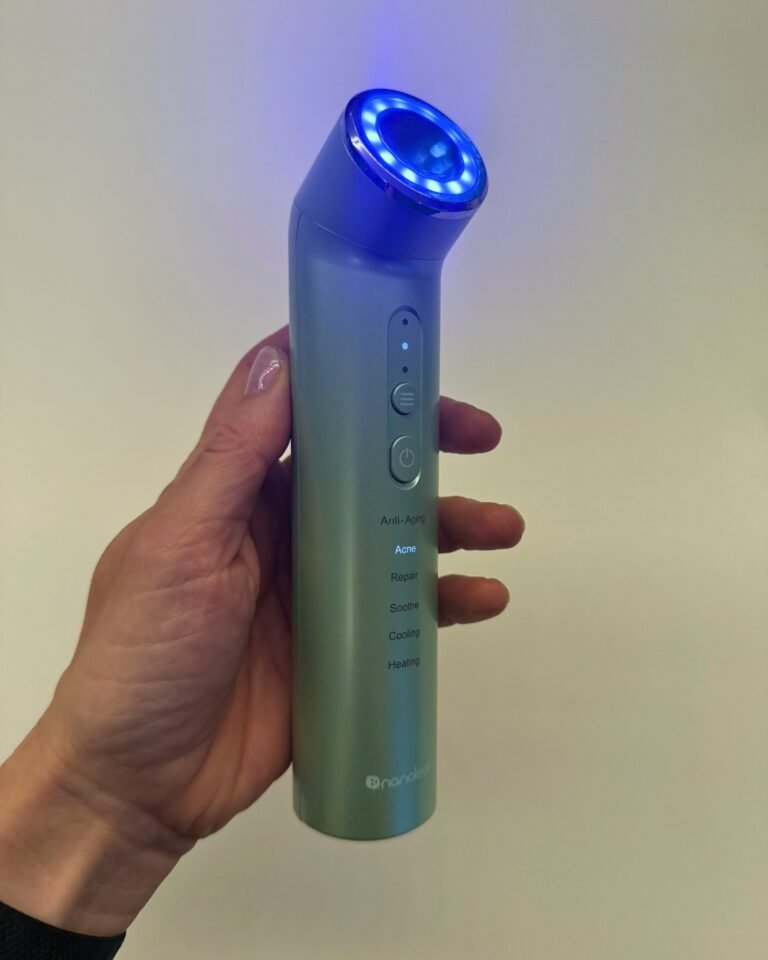 Nanoleaf light therapy wand blue light setting