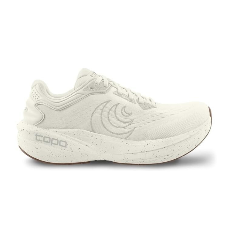 Topo Athletic Women's Phantom in white
