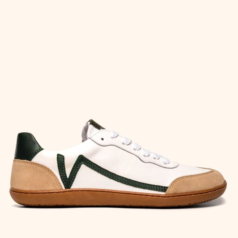 nackt manon barefoot sneakers