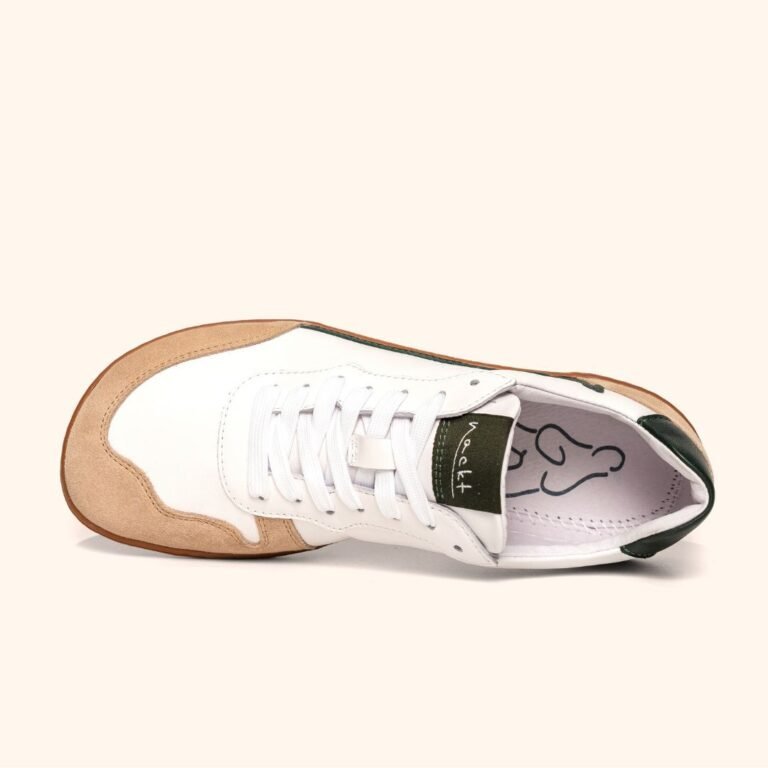nackt manon barefoot sneakers