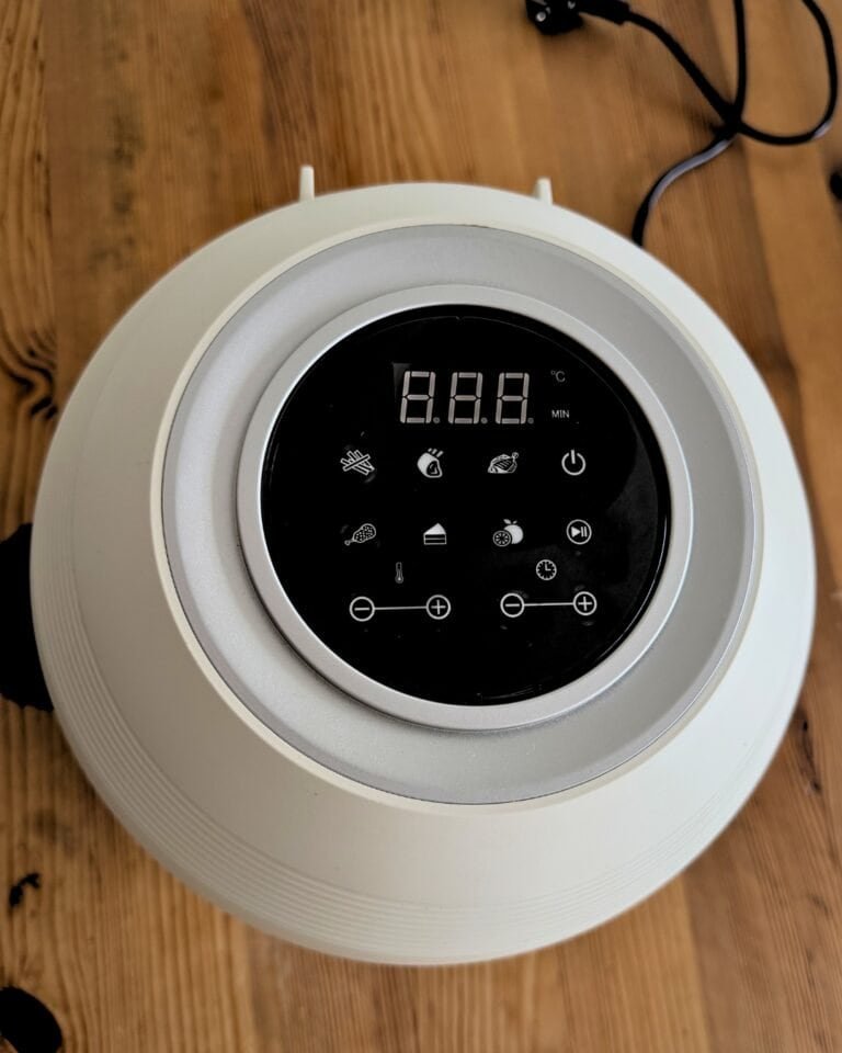 fritaire airfryer on a kitchen counter