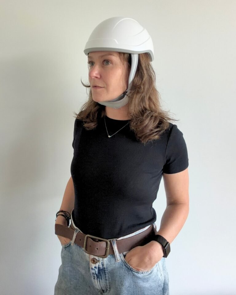 VIQURE HAIR GROWTH HELMET on a woman