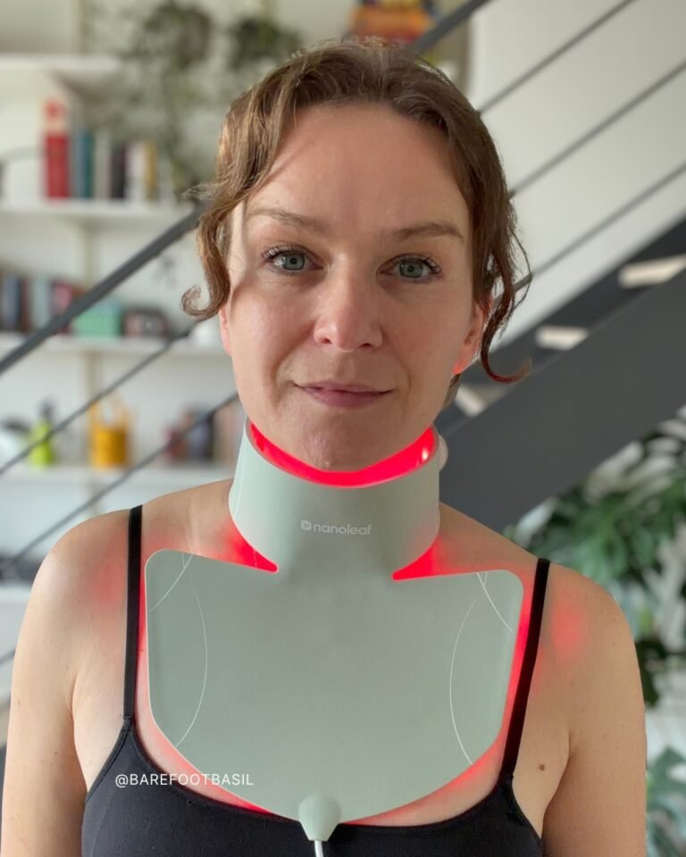 Nanoleaf LED Light Therapy Neck & Décolletage Mask