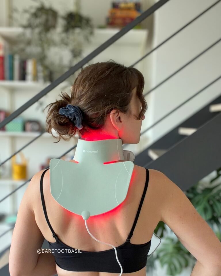 Nanoleaf LED Light Therapy Neck Decolletage Mask on showders