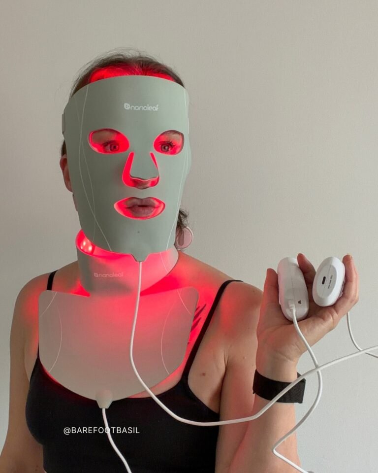 Nanoleaf LED Light Therapy Neck & Décolletage Mask with face mask