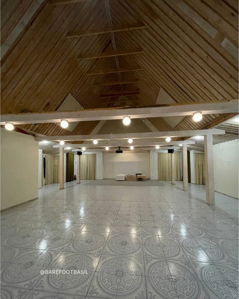 vipassana retreat meditation hall (4)